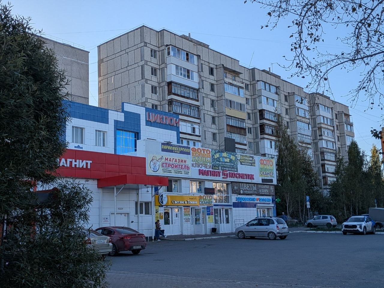 Tyumen, Боровская улица, 9/1; Таллинская улица, 5
