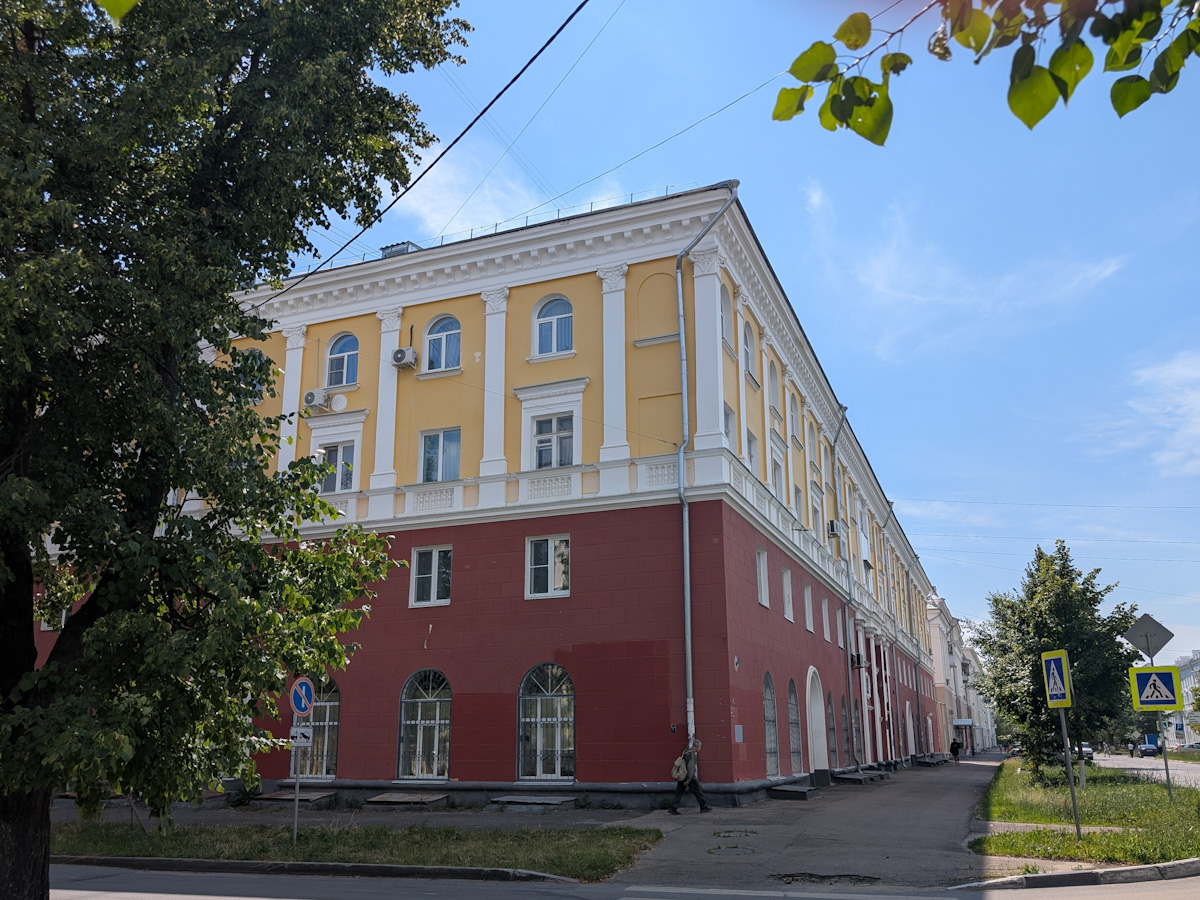 Дзержинск, Проспект Дзержинского, 8 / Переулок Жуковского, 5