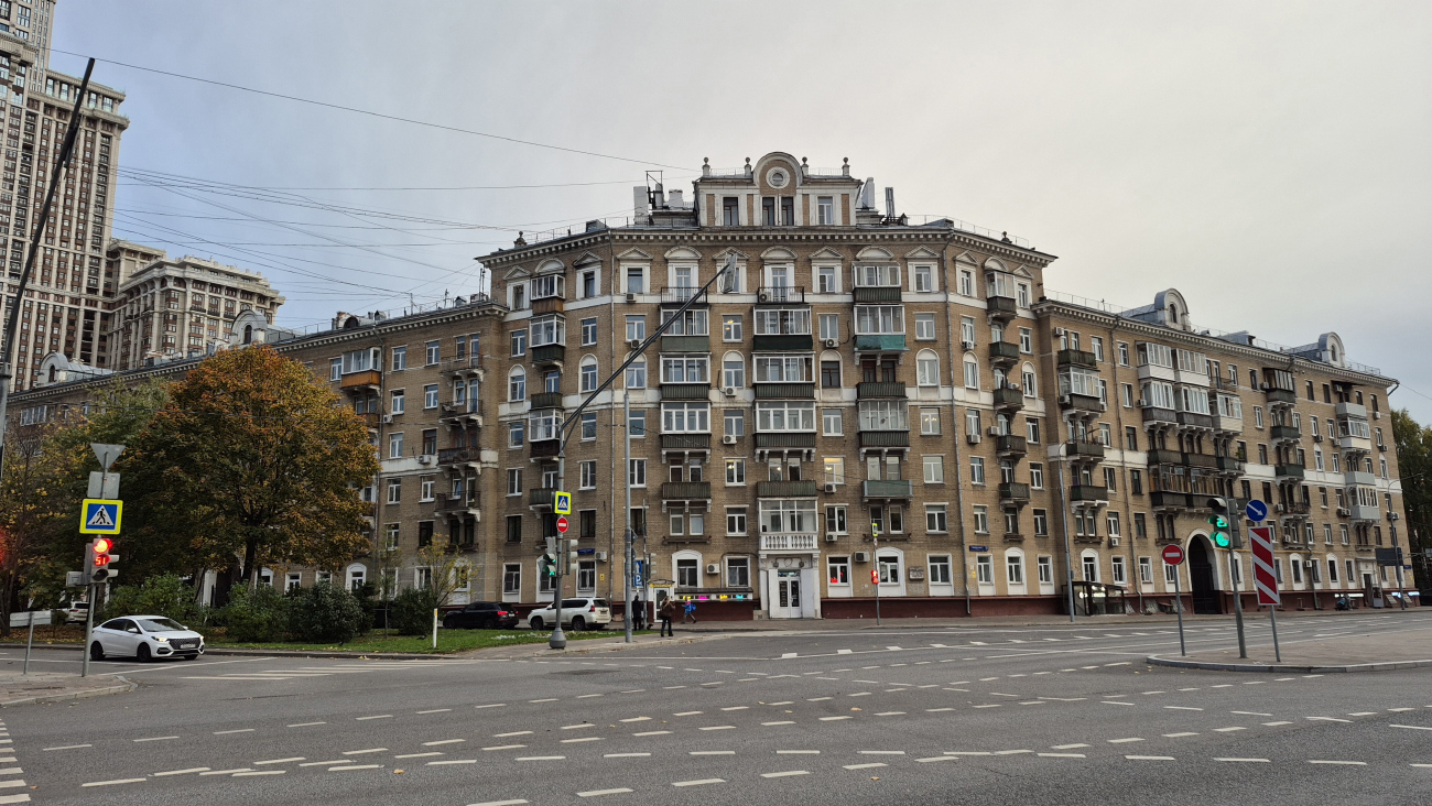 Москва, Новопесчаная улица, 13 корп. 3; Новопесчаная улица, 13 корп. 2; Новопесчаная улица, 13 корп.  1