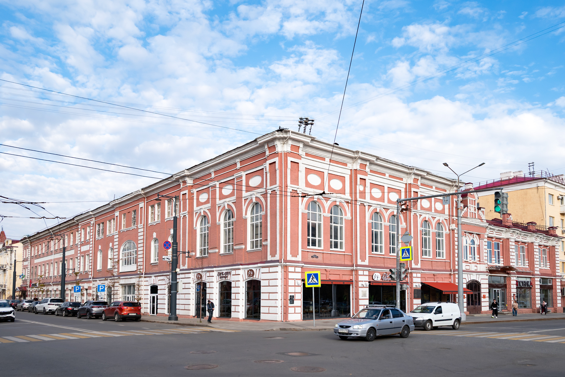 Уфа, Коммунистическая улица, 43 / Улица Карла Маркса, 14