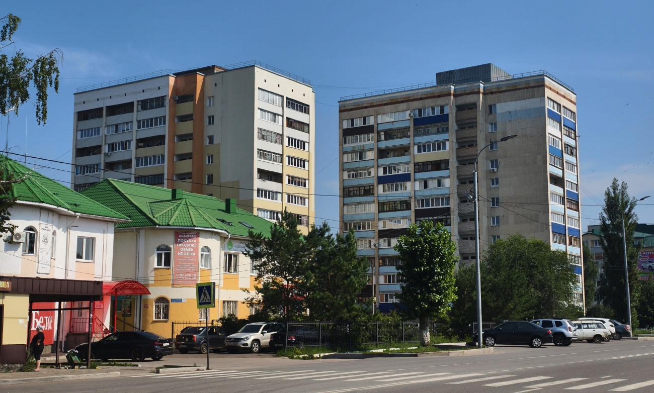Ишимбай, Улица Богдана Хмельницкого, 21; Бульварная улица, 13 / Улица Богдана Хмельницкого, 17