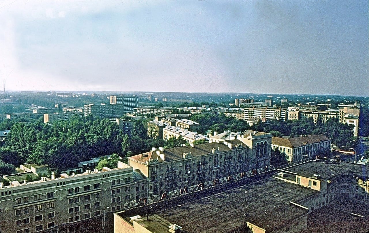 Могилёв, Первомайская улица, 32 / Улица Крыленко, 2; Первомайская улица, 30 / Улица Яцыно, 1