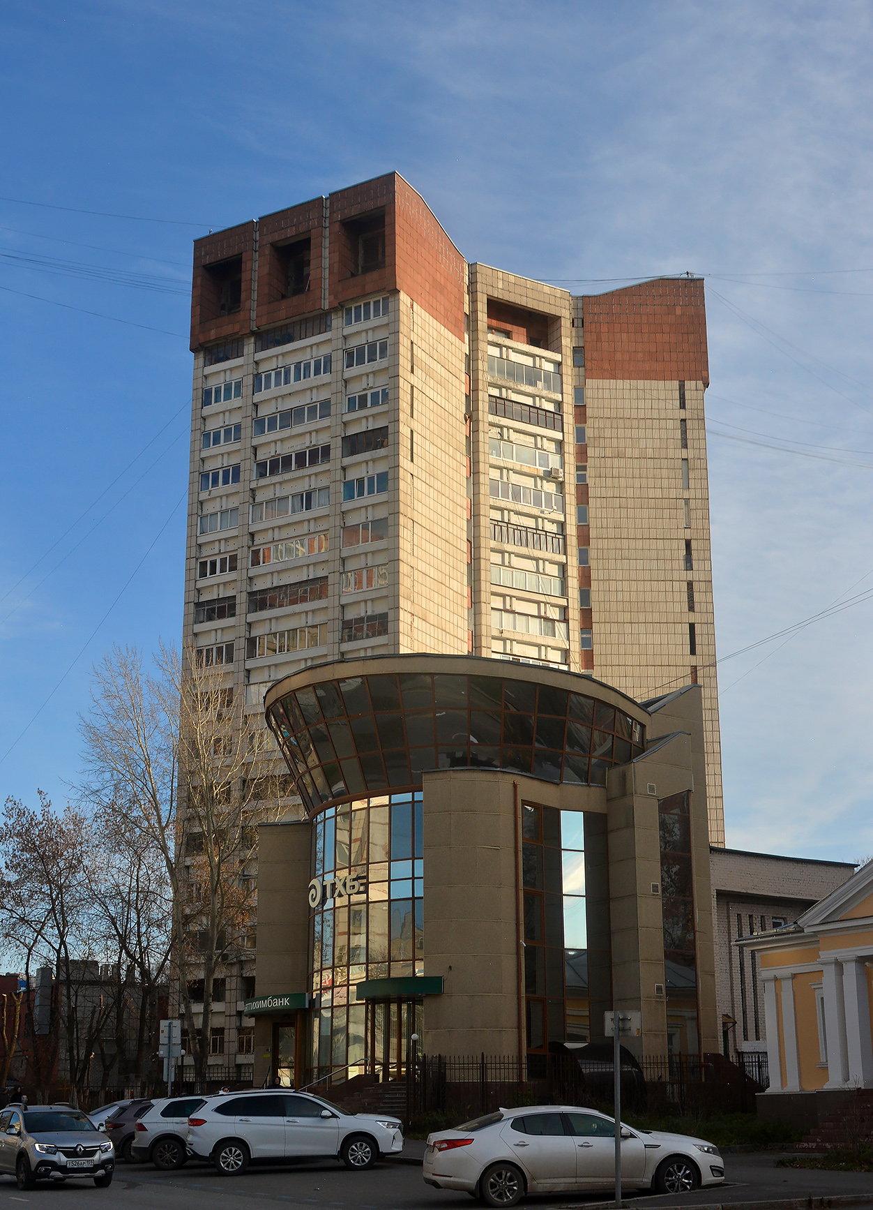 Perm, Екатерининская улица, 117; Улица Попова, 25